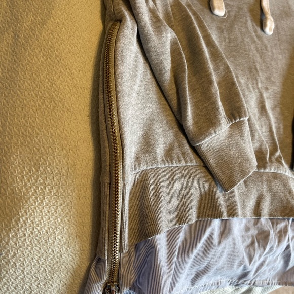 Tommy Hilfiger hoodie
Grey
Small - Picture 5 of 5